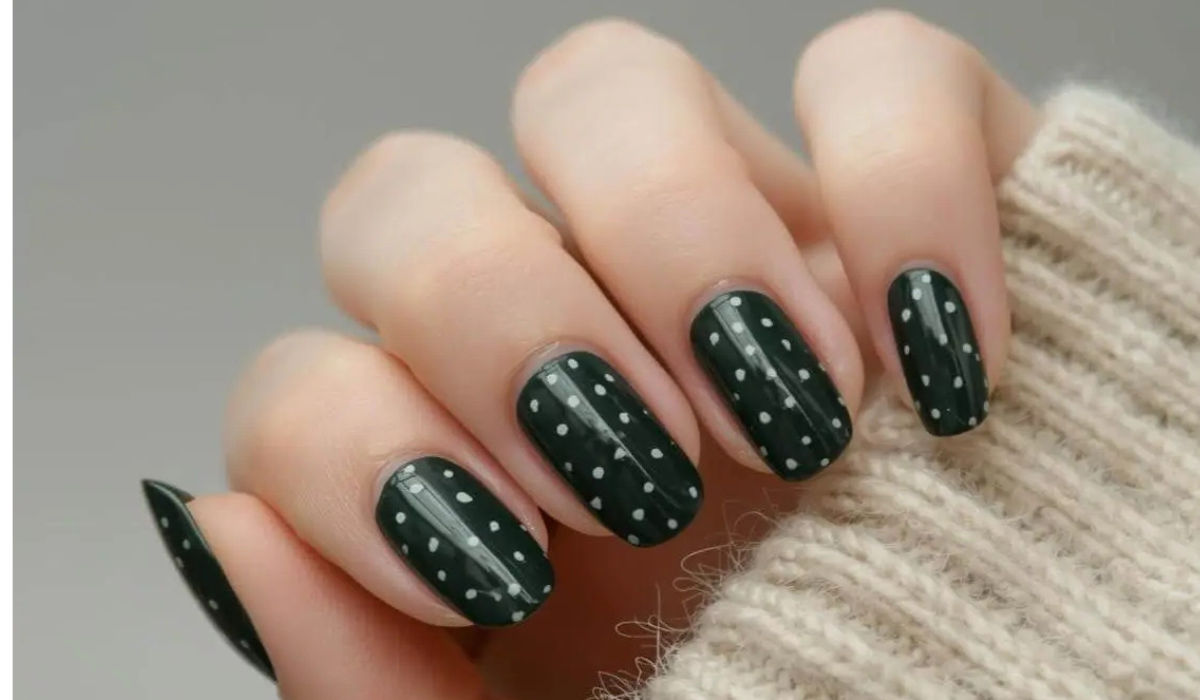 Dark Green Nails